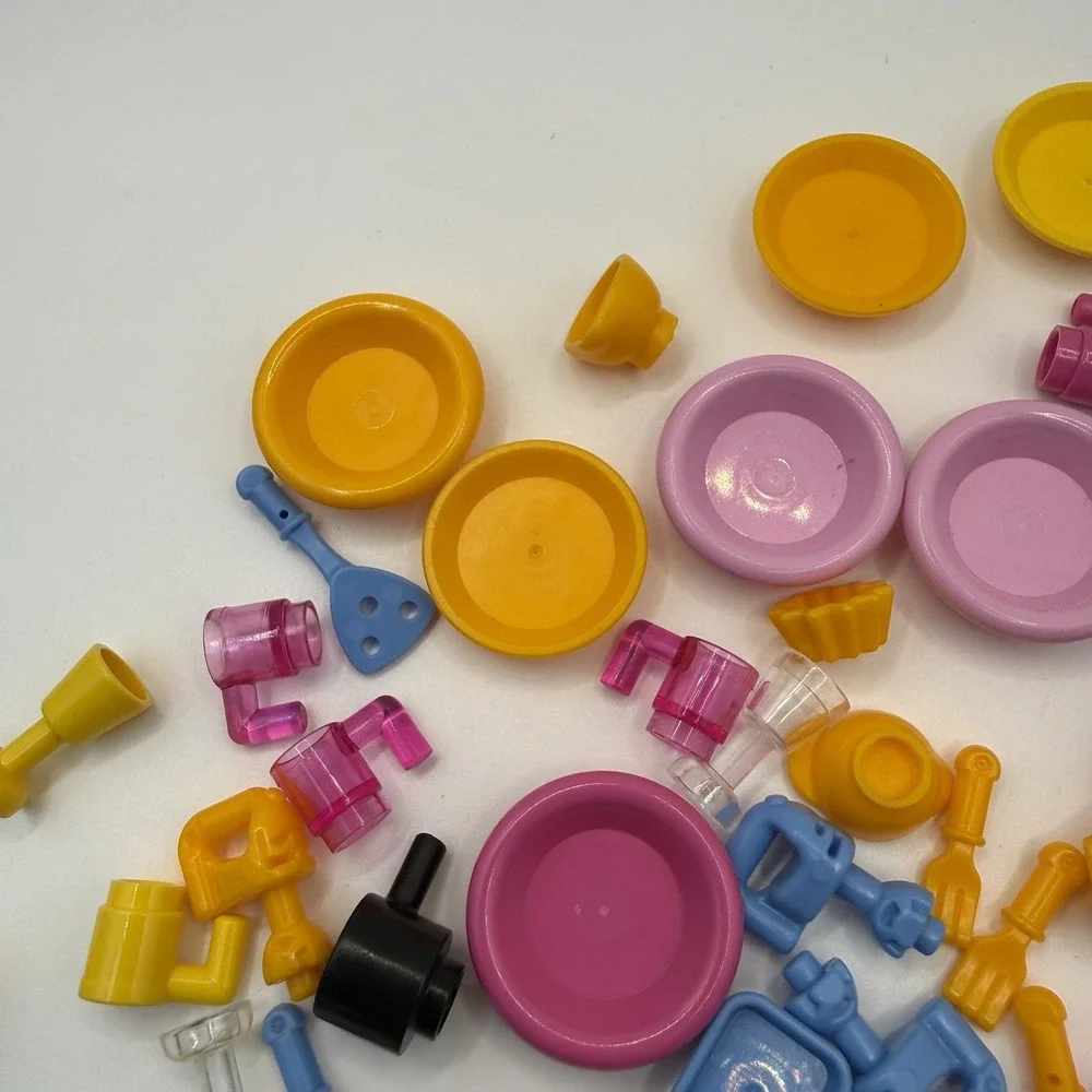 LEGO 50 Piece Kitchen Accessories Lot‎ - Plates, Cups, Pans, Silverwear 004